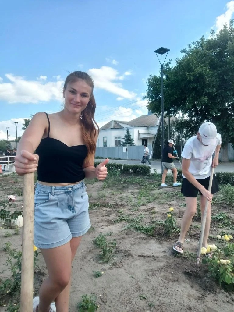 Центральную площадь Старой Станицы украсили новые цветники. Центральная площадь хутора Старая Станиц