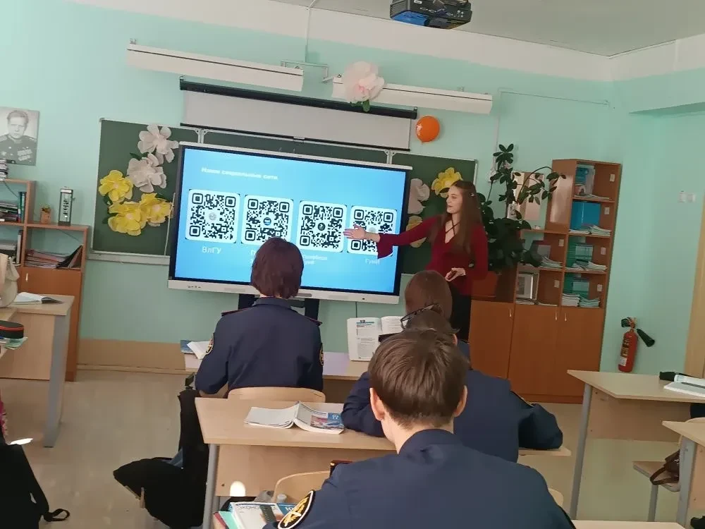 Студенты о своём ВУЗе У учеников 10-х классов состоялась встреча с выпускницей нашей школы — Вероник