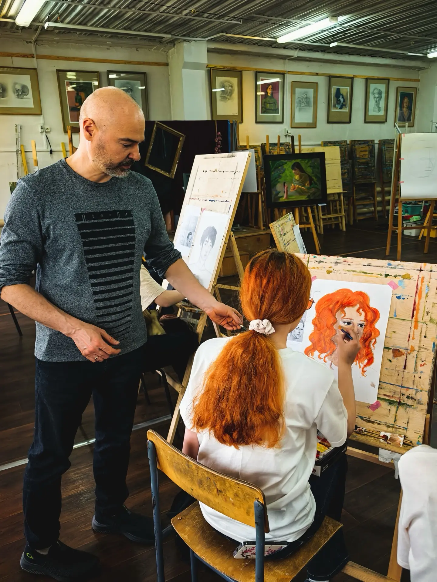 🎨Юные художницы попробовали себя в портретном жанре