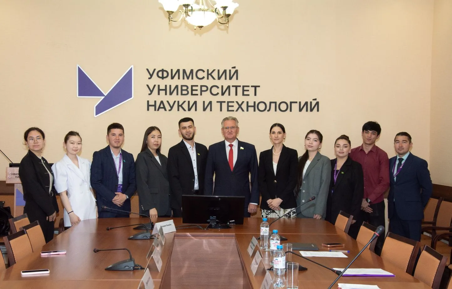 Про второй дом, университетскую семью и перспективы науки

В преддверии Дня России встретился с наши