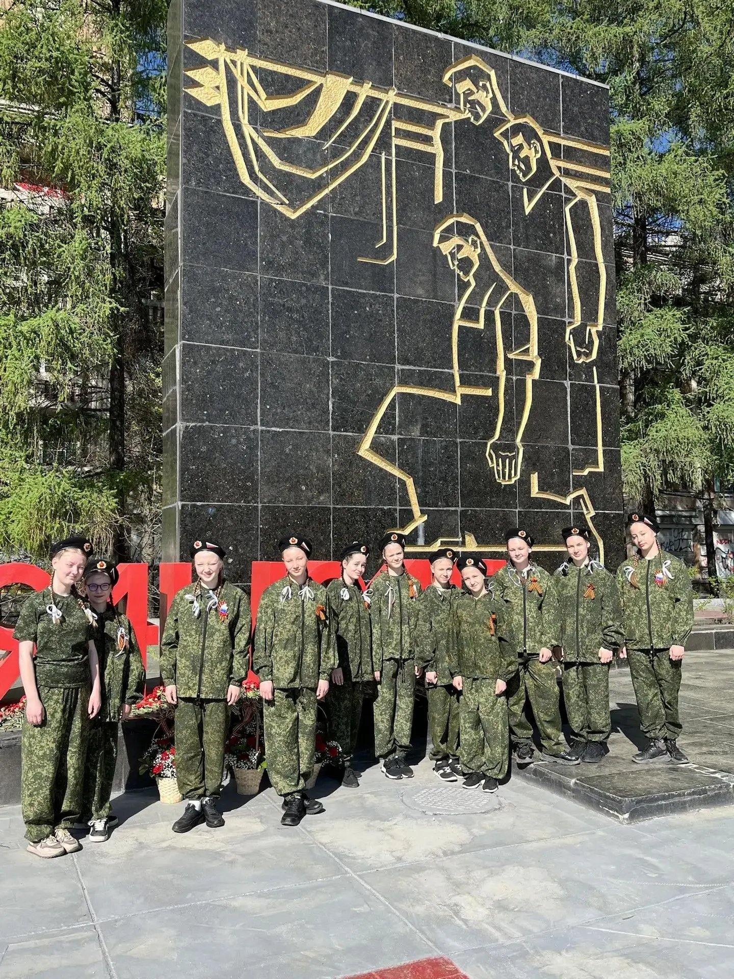 🌟 Наши ученицы — в Почётном карауле на Посту № 1! 🌟    С гордостью сообщаем, что наши ученицы заступ