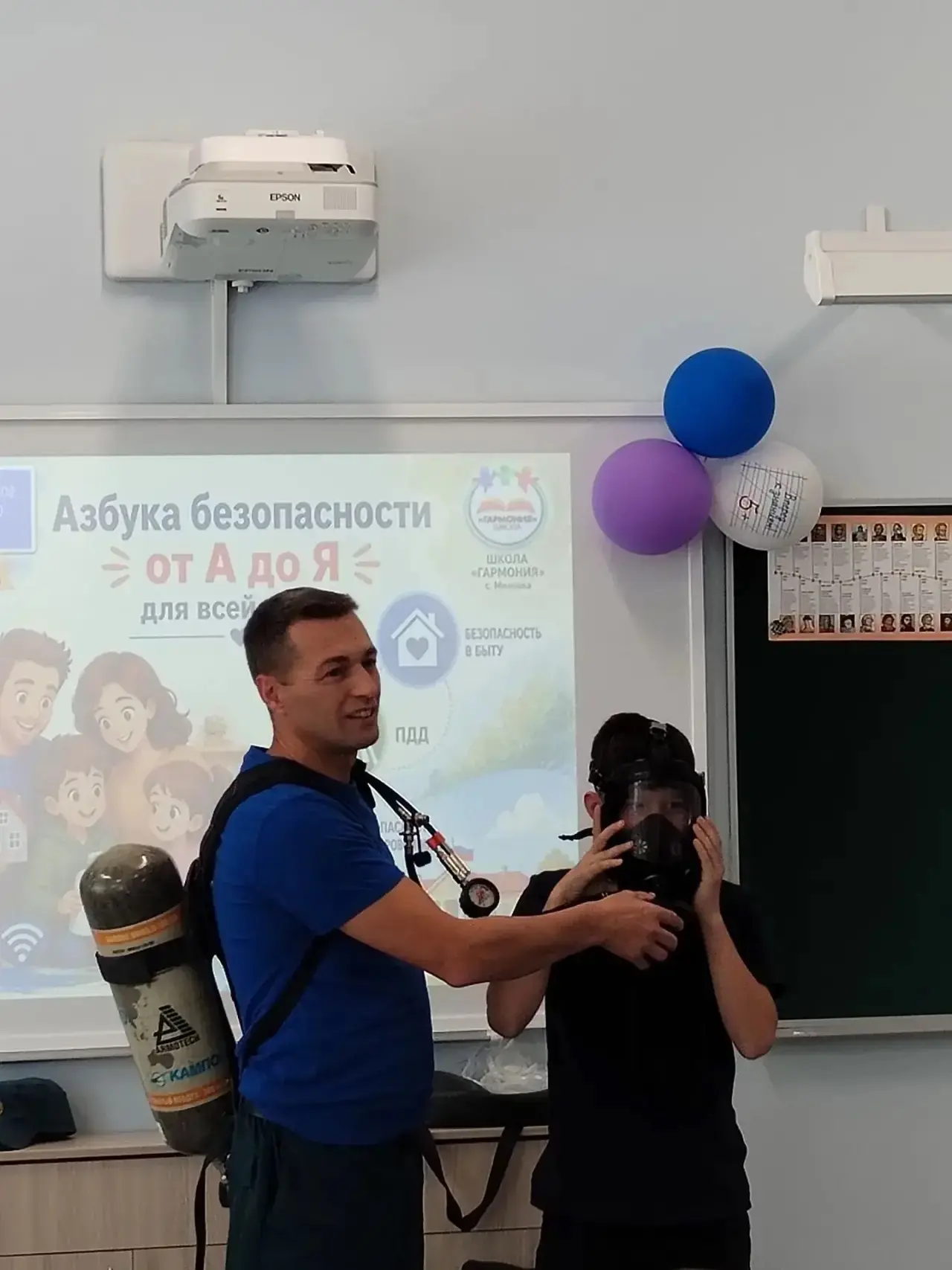 Безопасность — дело семейное: в нашей школе прошел урок от настоящего пожарного
