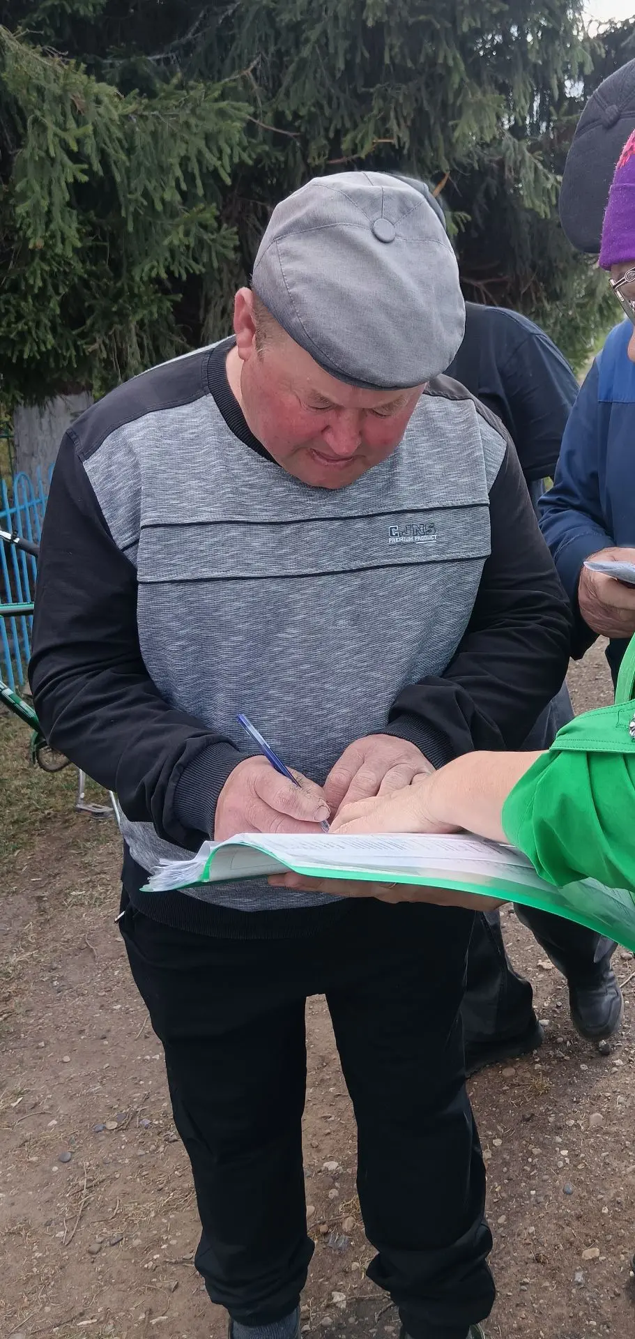 В селе Месягутово 5 мая 2026 года прошел сход граждан.
На повестке собрания было:
обсуждение благоус