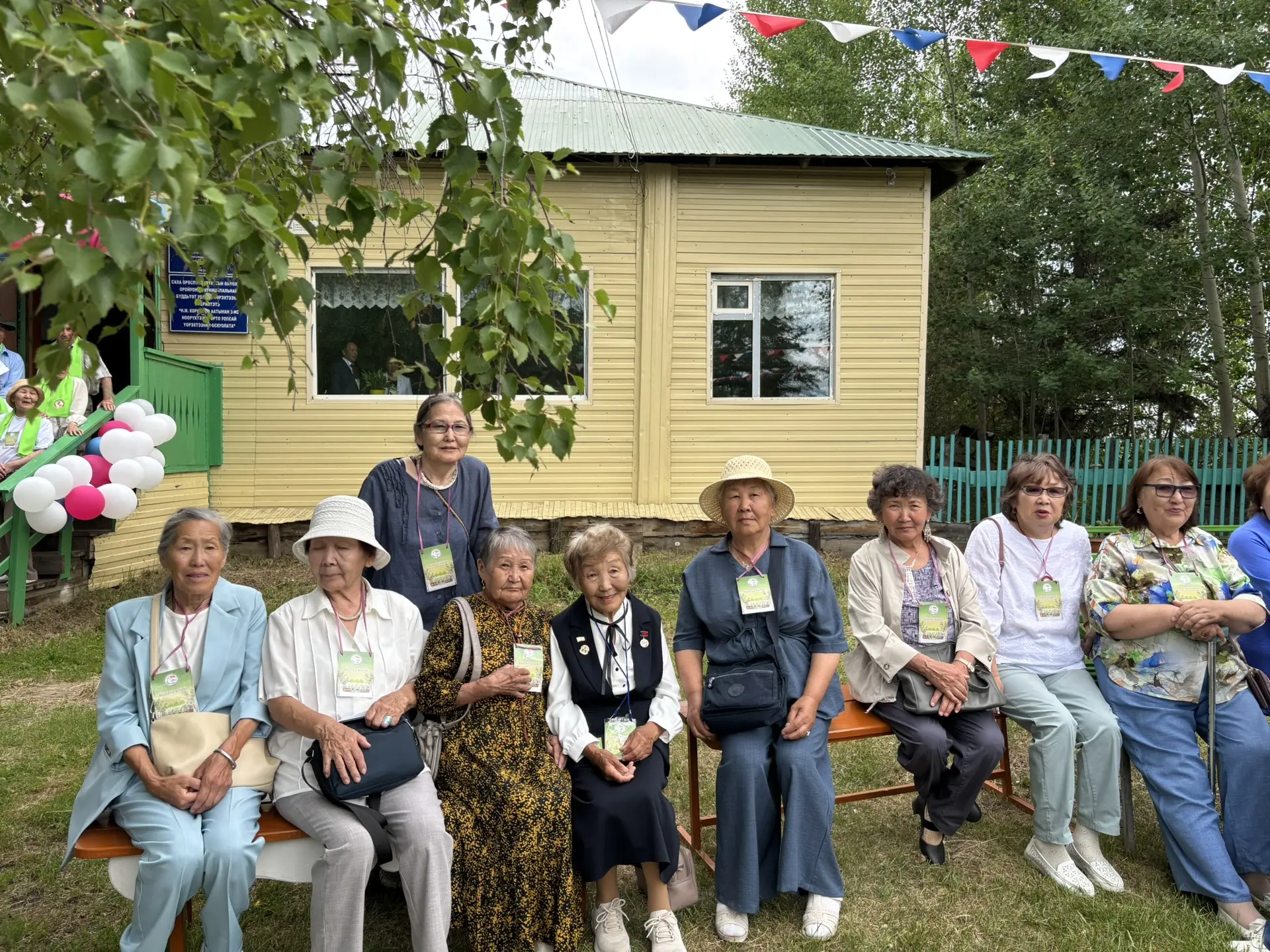 Сегодня, 3 июля, нашей школе — 150 лет!
Тысячи выпускников, сотни учителей, миллионы уроков и звонко