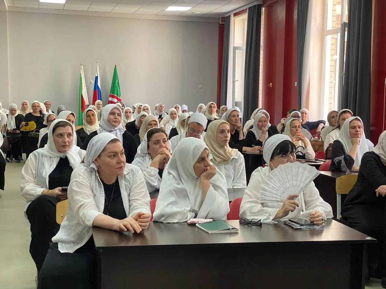 На августовских секционных занятиях выступила с докладом на тему: "Изменения в основной...