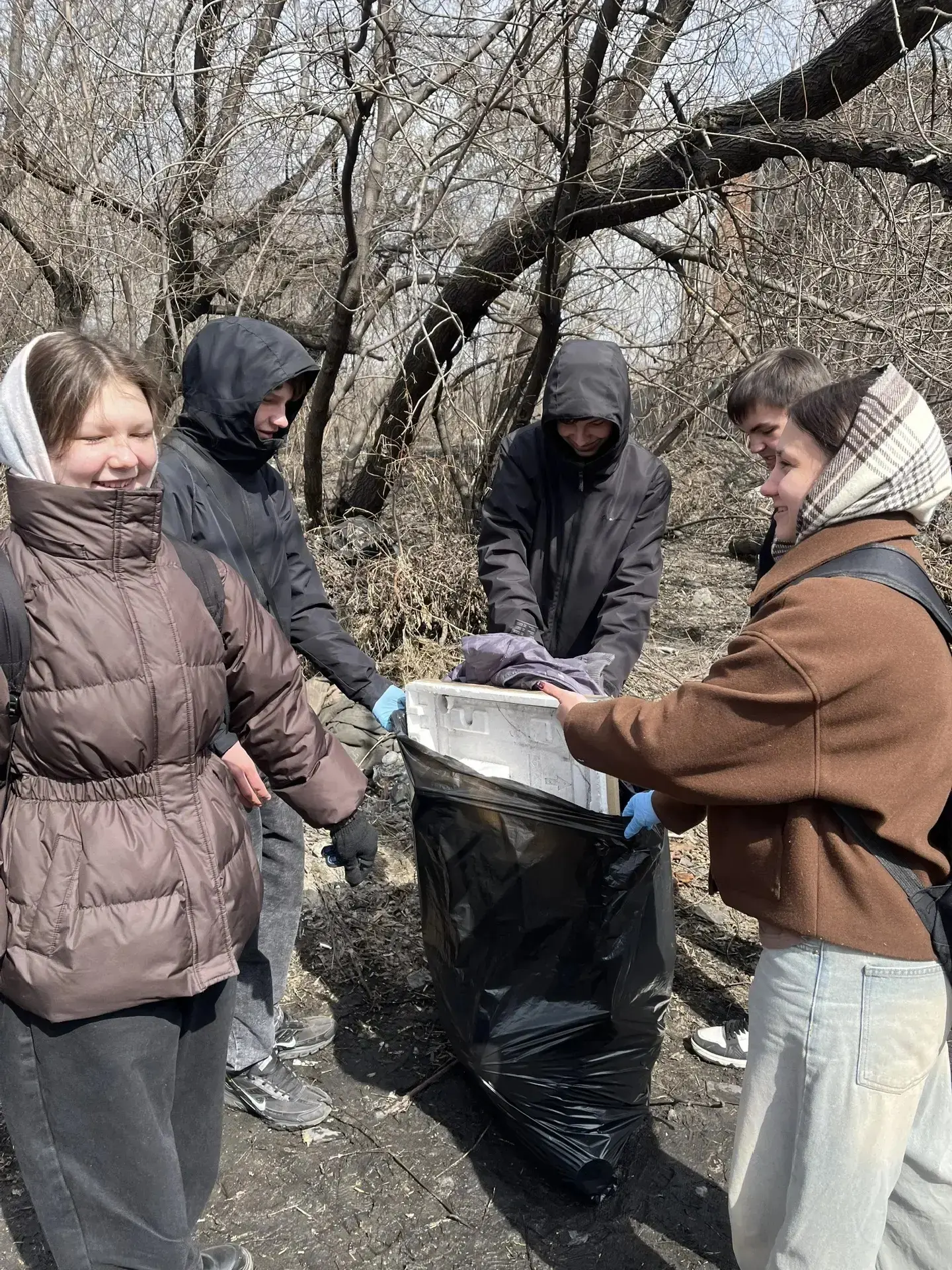 Учащиеся 🧑‍🤝‍🧑🧑‍🤝‍🧑ШКОЛЫ 25 за чистоту района❗  В стремлении сделать свой район чище объединились уч