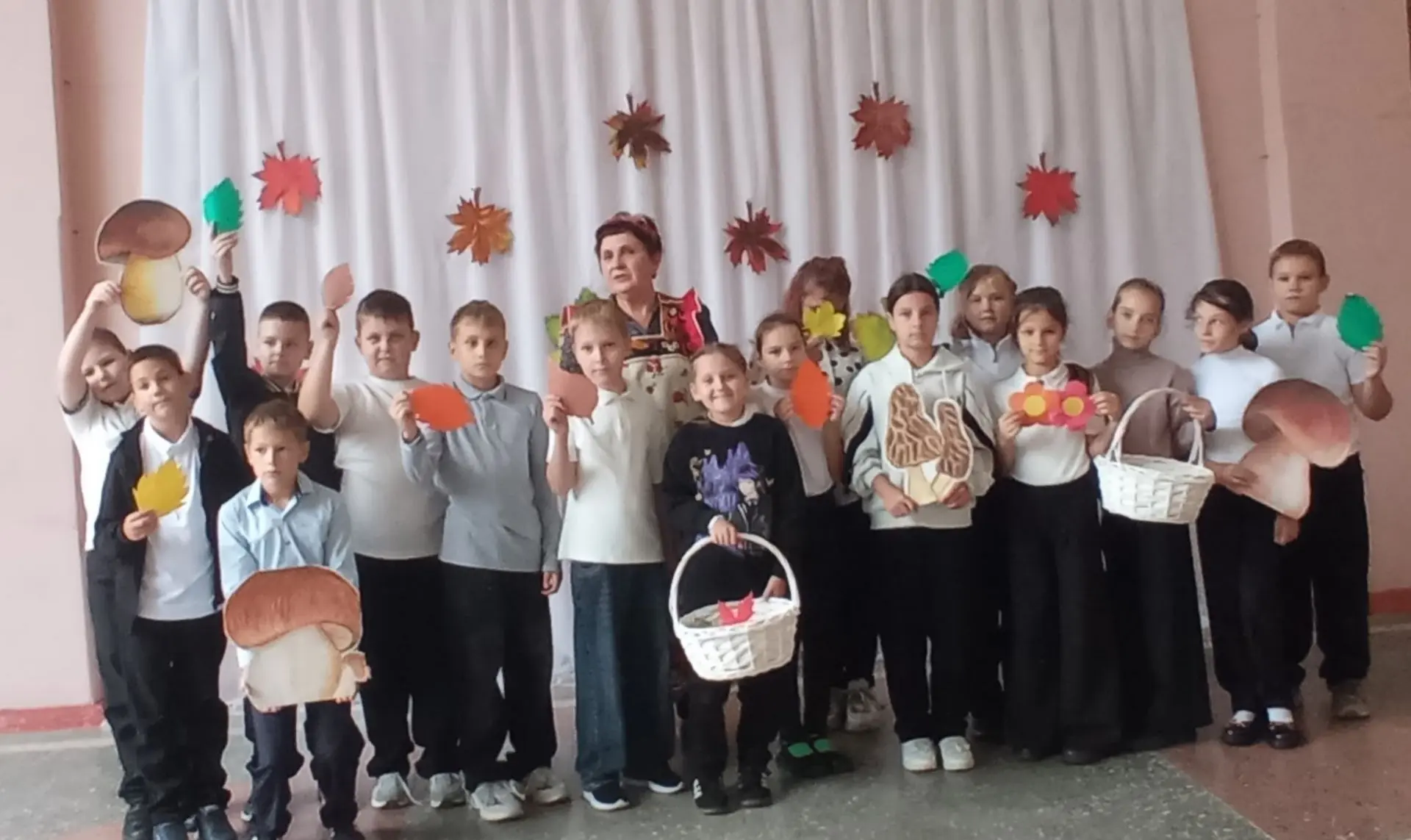 🍂 «Осенний солнцеворот»: праздник урожая и народных игр в ДК села Горнозаводского!
