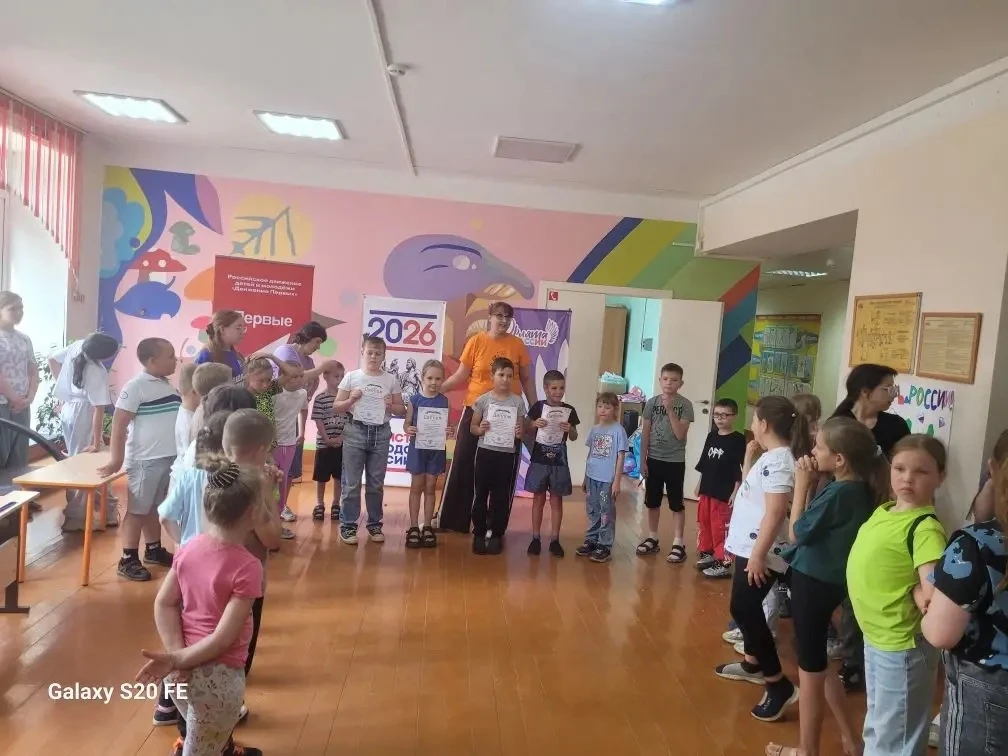 ✨Интересный день в ЛДП!👍

📜После зарядки на линейке вручили грамоты ребятам, принявших участие в X