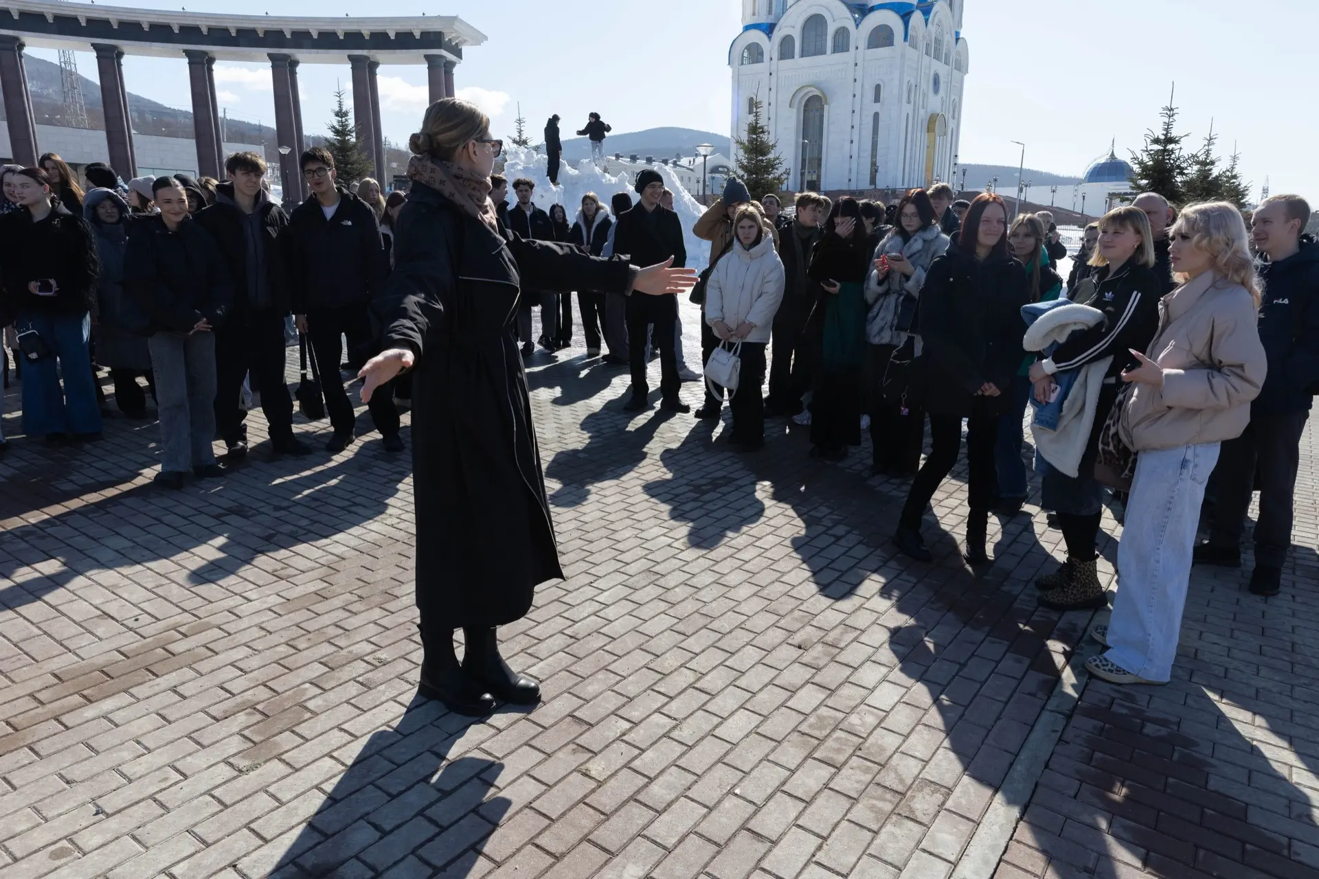 Студенты СахИЖТ вместе с молодежью острова поддержали патриотический флешмоб «Крым наш!»  18 марта 2