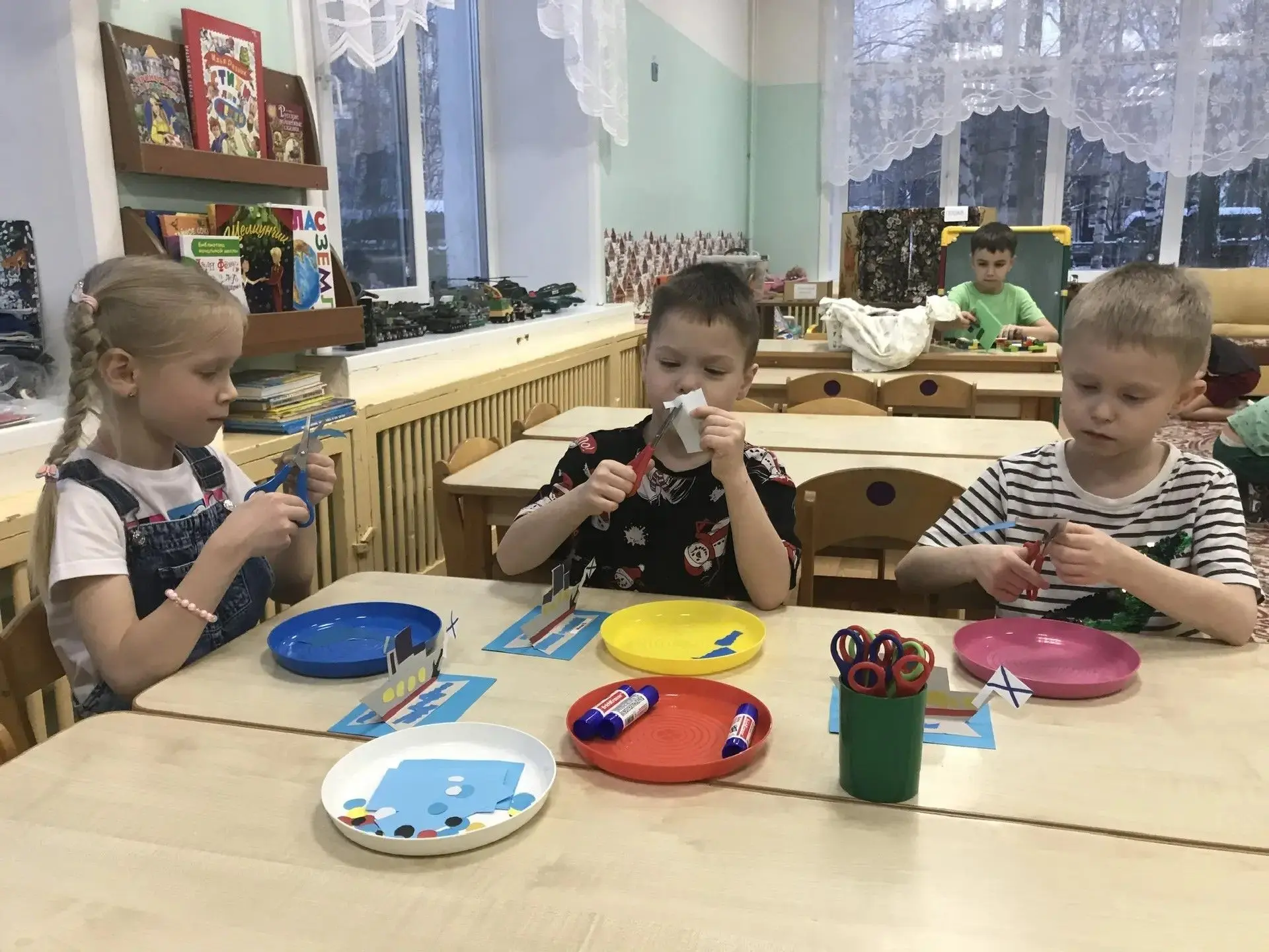 Посмотрите, какие замечательные поделки сделали наши орлята- дошколята к Дню защитника ...
