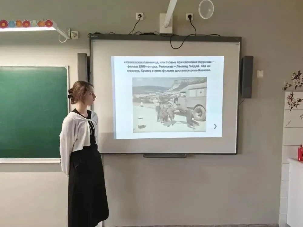 🇷🇺 Крымская весна в нашей школе: 12 лет единства, творчества и мечты! 🌊  Сегодня, 18 марта, особенны