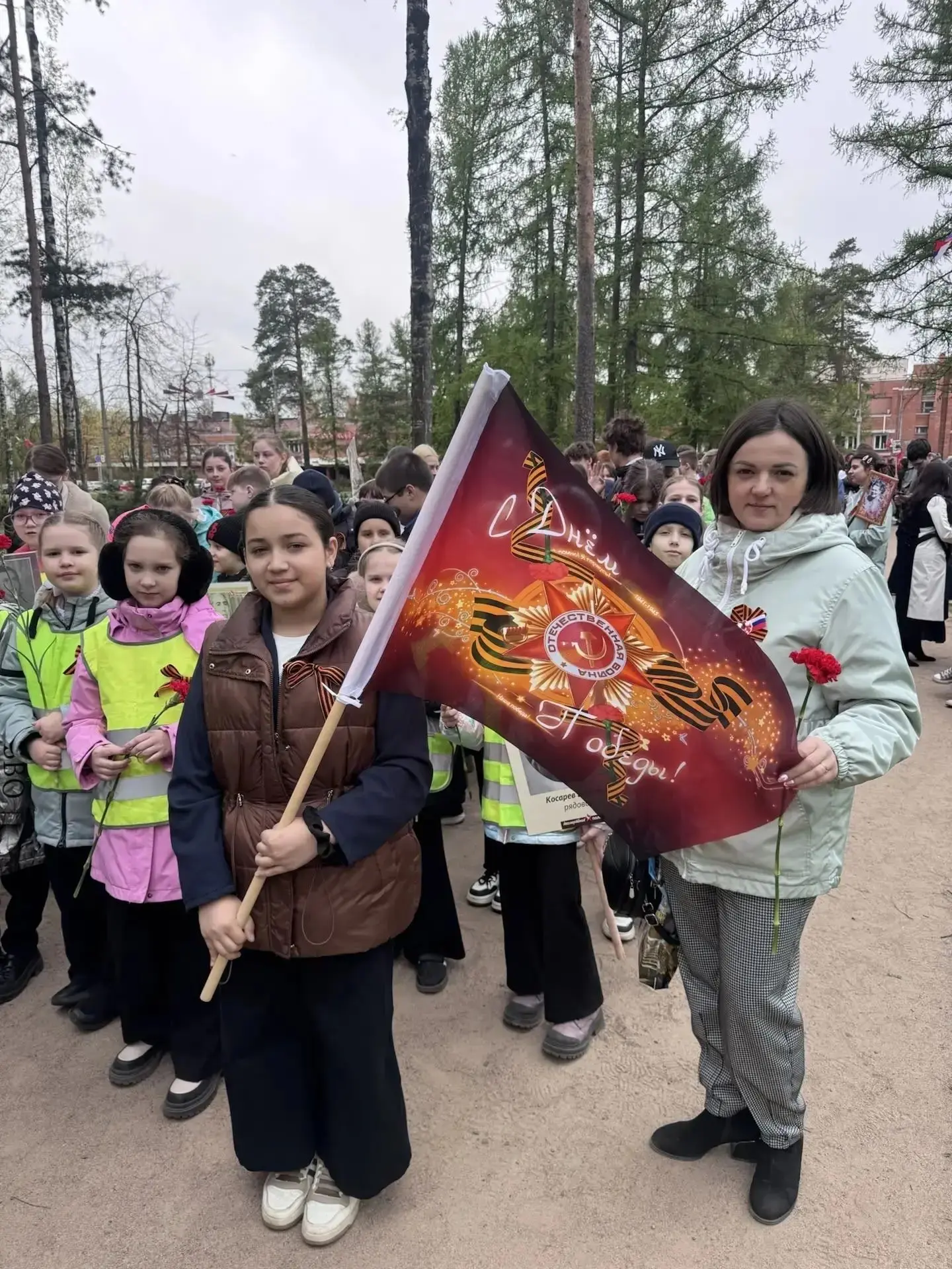 🗓️7 мая в лесопарке Сосновка состоялись две районные акции «Памяти павших будьте достойны» и «Пост №
