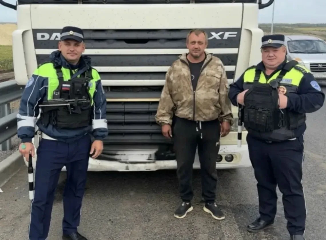 🚛 На трассе М-4 в Ростовской области инспекторы помогли дальнобойщику