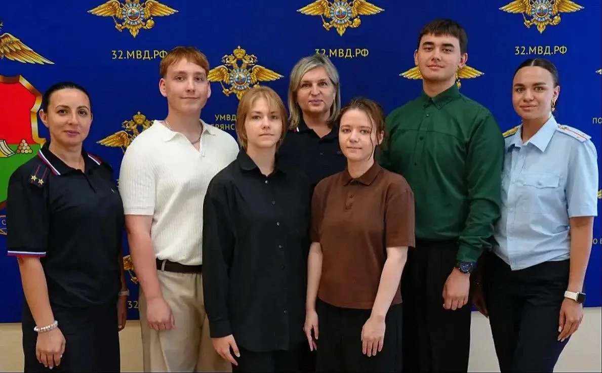 🎓 Важное событие в жизни будущих журналистов

Четыре студента 2-го курса направления «Журналистика»