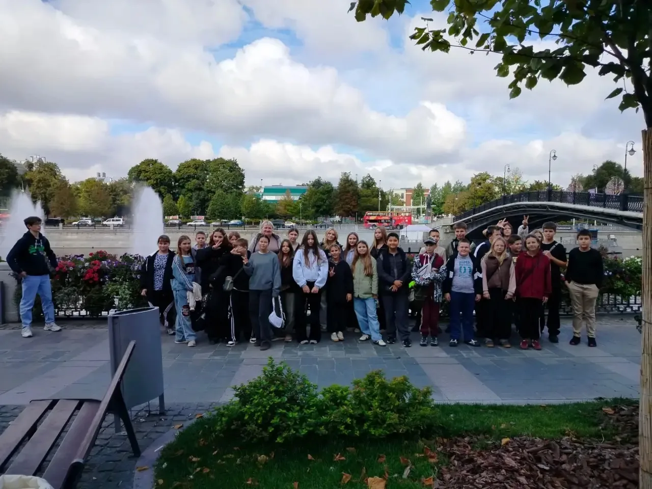 🚌 Вместе весело шагать по просторам!