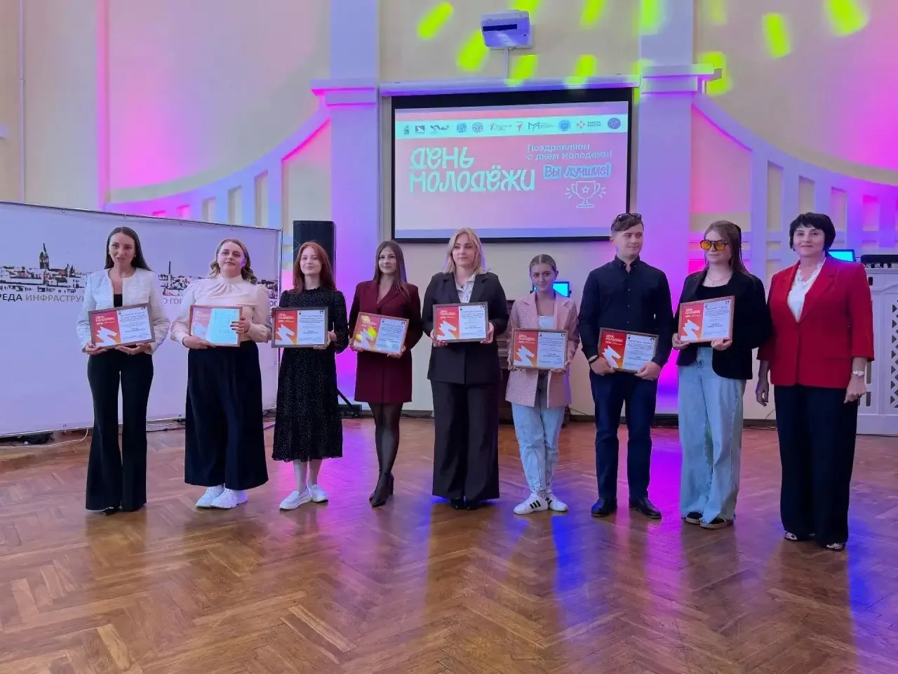 Будущее округа: в Черняховске наградили талантливых представителей молодёжи

 В актовом зале админис