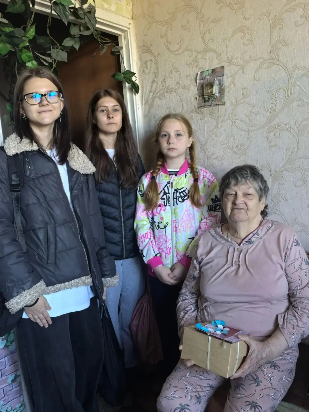 Дорогие друзья! Хотим поделиться с вами теплом, которое волонтёры отряда «Солнце в серд...