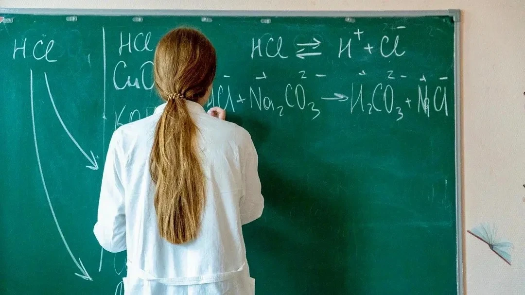 Бриллианты и авто за ЕГЭ: о чем мечтают современные выпускники  Исследование показало, что каждый тр