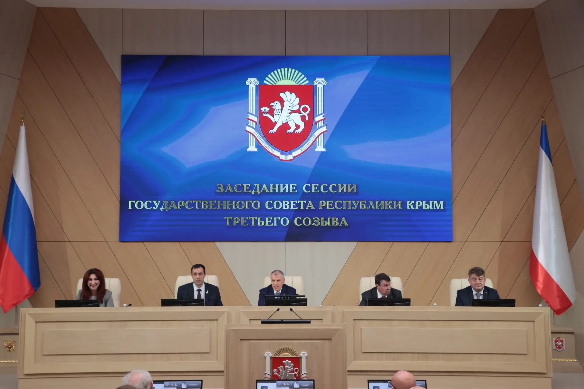 Кадры со школьной скамьи, порядок во дворах и цифровой «Посейдон»