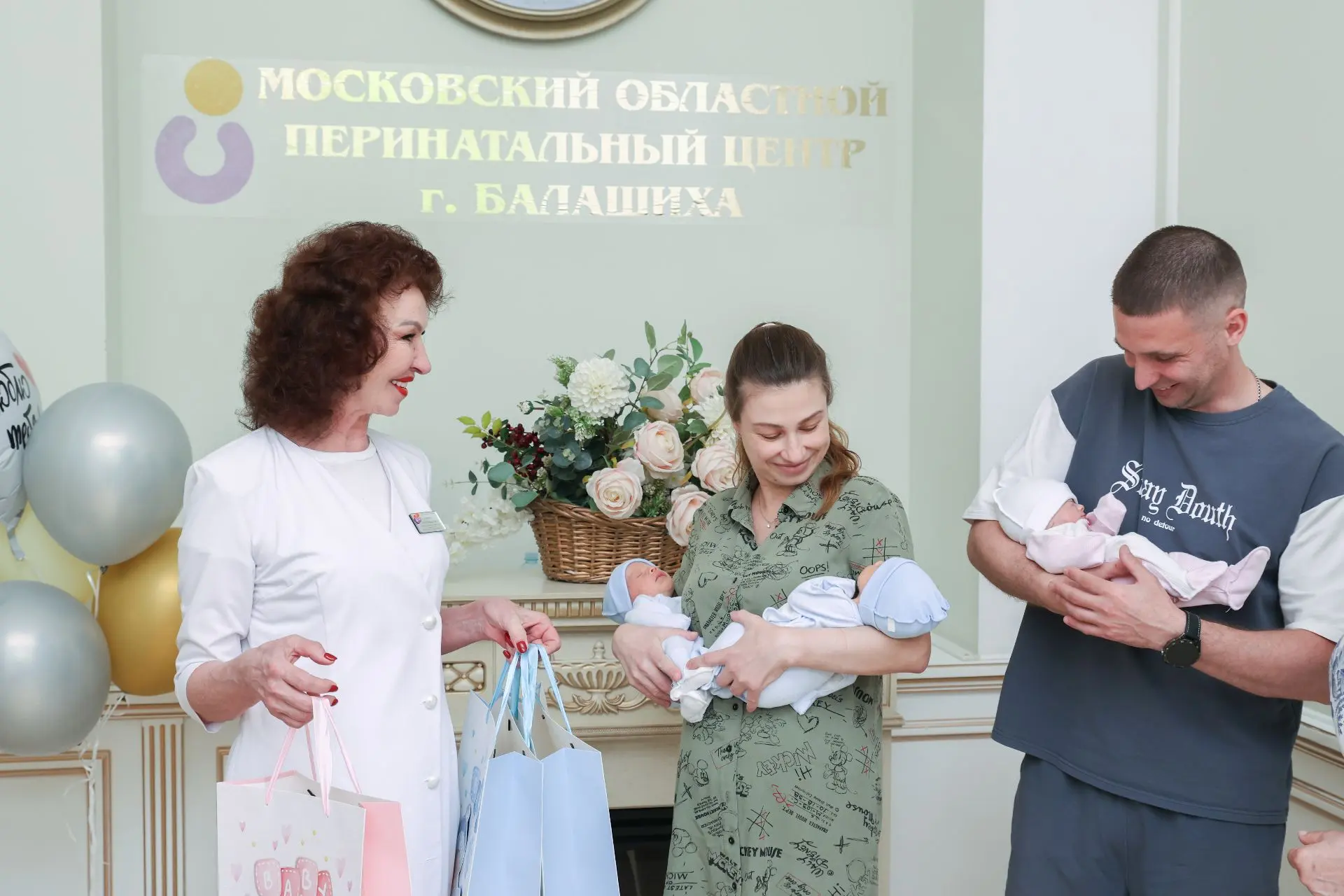 Тройня – большое счастье для родителей и настоящий вызов для врачей. Накануне из Москов...