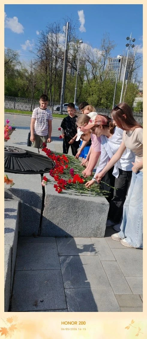 Память сердца: 5 «К» класс почтил героев у Вечного огня  🕊️В преддверии Дня Победы ученики 5 «К» кла