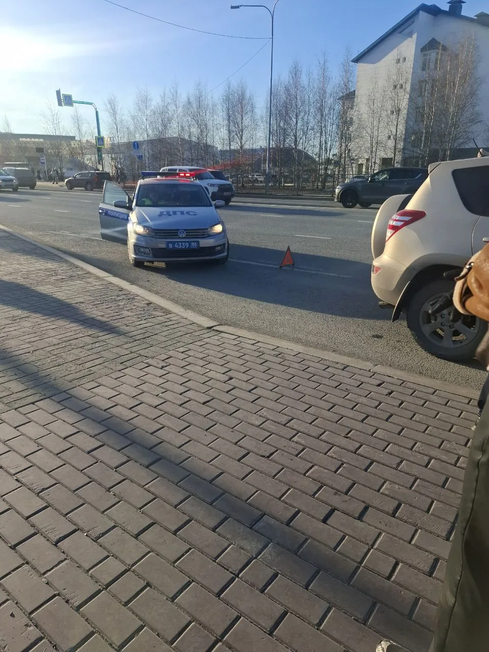 На остановке Югра-Экспо 🫣"Автоледи" решила, что можно парковаться ,делать остановку, стоянку и тд та