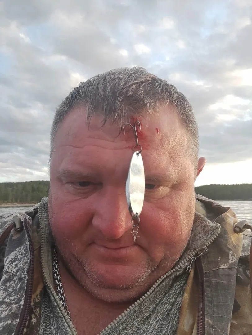 Не стой за кидающим!