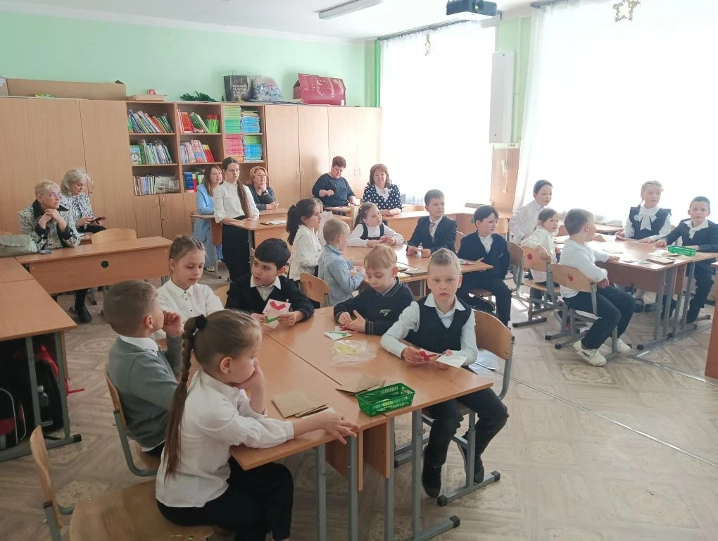 Школа — это пространство для творчества и роста! ✨  25 марта наша начальная школа превратилась в нас