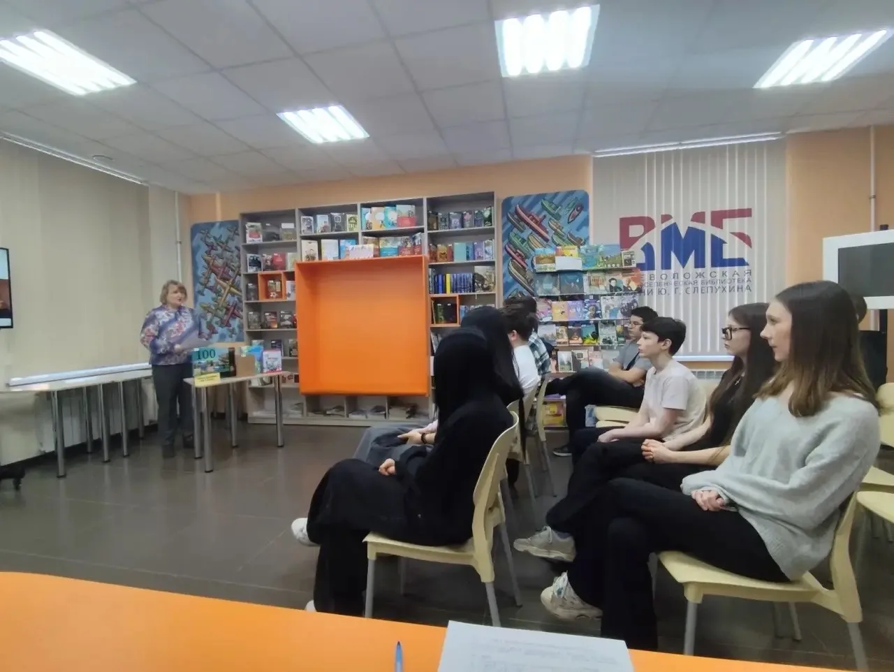 Ученики 8 «Д» класса побывали в детской библиотеке на познавательном мероприятии, посвящённом воссое
