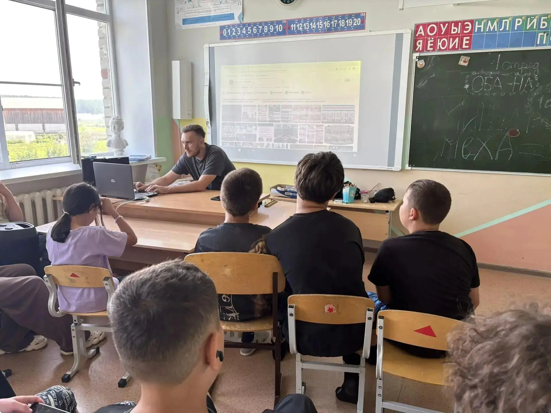 Вот и всё. Сегодня наш лагерь с дневным пребыванием официально опустел. Но какой же это...