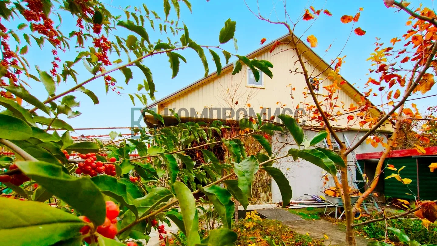 🏠 ID 80845778 Адрес: Краснодарский край, снт Железнодорожник  📍 Уютный дом «заходи и живи» с садом и