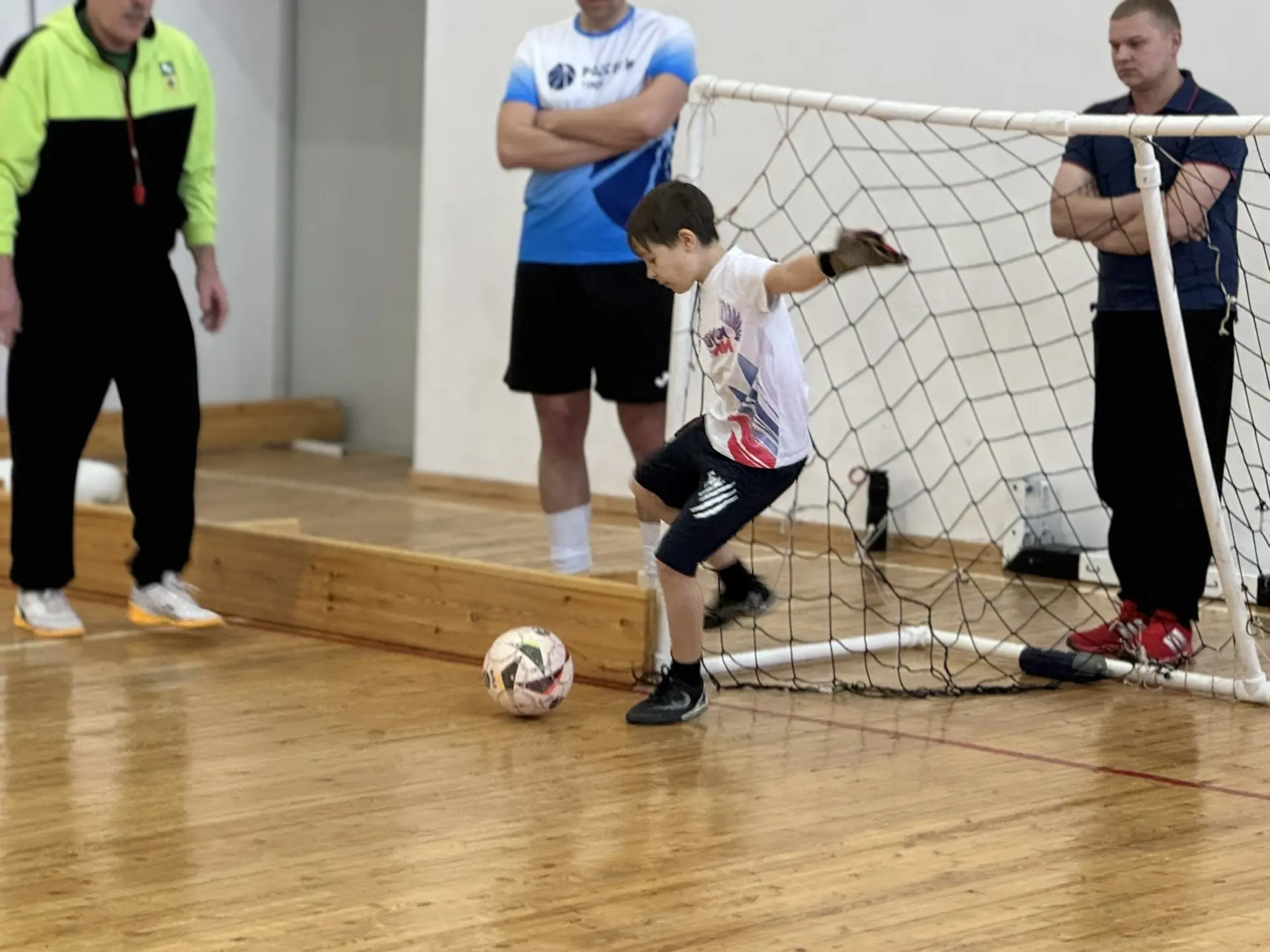 Турнир по мини-футболу ⚽❤️  Сегодня в спортивном зале гимназии кипели нешуточные страсти! Турнир по 