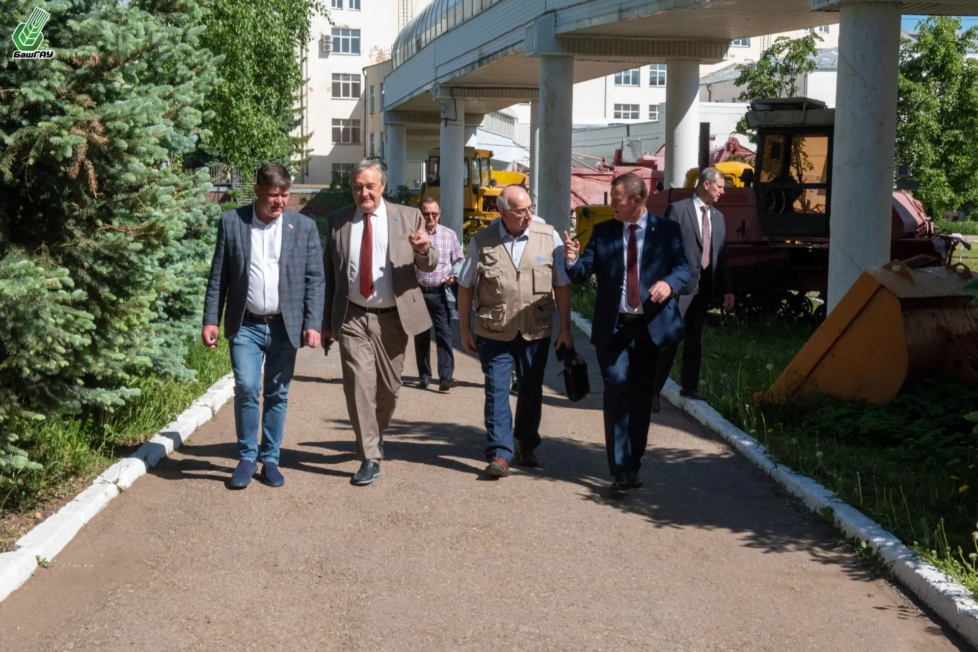 🐝Меда не будет? В Уфе озвучили цифры по гибели пчел в стране   В Башкирском ГАУ прошел круглый стол 