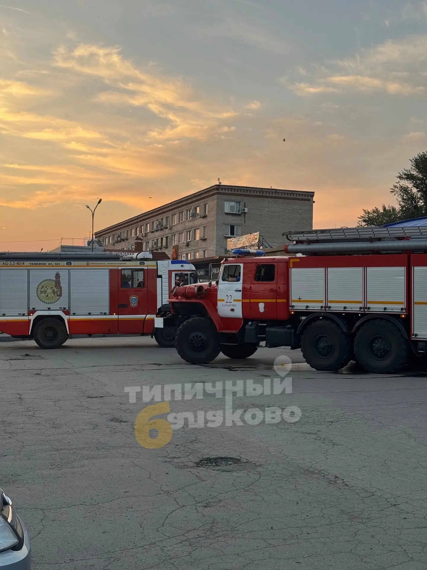 3 пожарных расчета около «Рокота». Причины пока неизвестны. Но задымления не видно