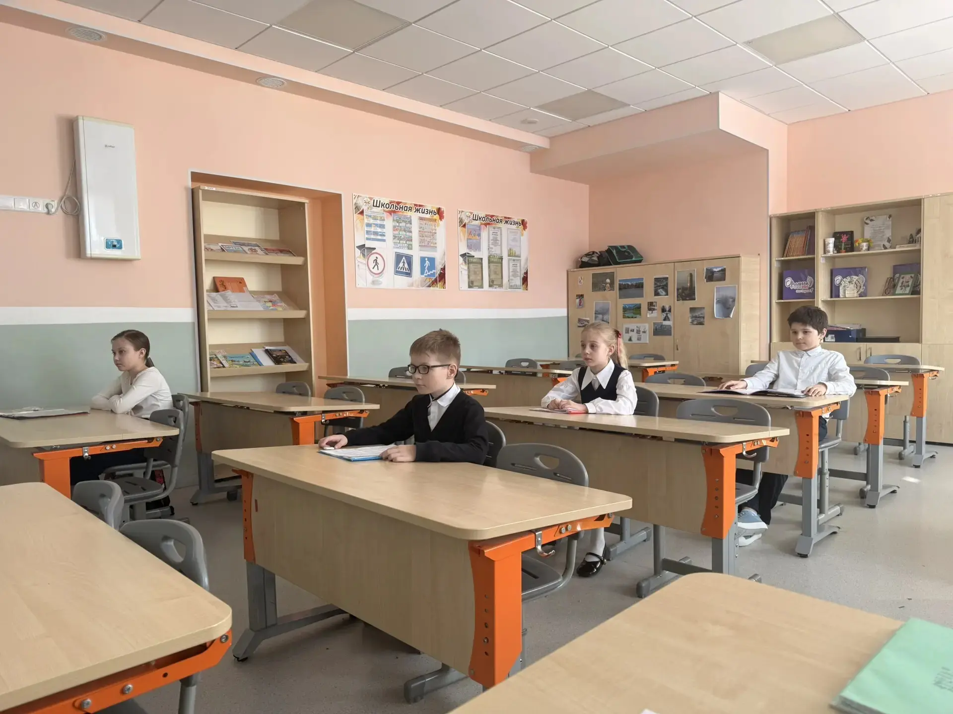 Продолжаем второй день защиты проектов в нашей школе (корпус на Феофанова) 😊 Как мы помним, на прошл