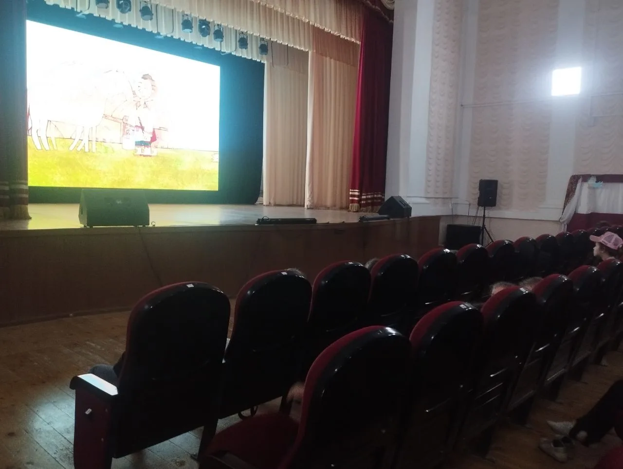 Сегодня в Белогорском РДК для ребят из школьных летних площадок  прошла познавательная ...