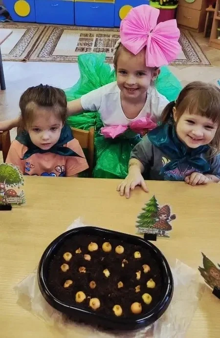 «Эколёнок в гостях у малышей: посадка лука»  Занятие прошло в группе № 4 «Кнопочка». Целью занятия б