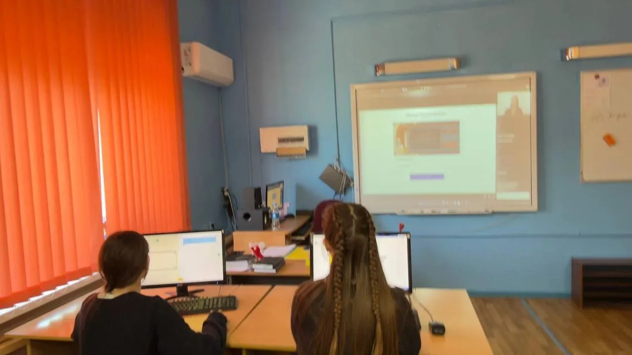 💻📚 ОНЛАЙН - УРОКИ ПО ФИНАНСОВОЙ ГРАМОТНОСТИ  🧑‍🎓💻 В марте ученики 6 "Б" и 8 "А" классов совместно с 