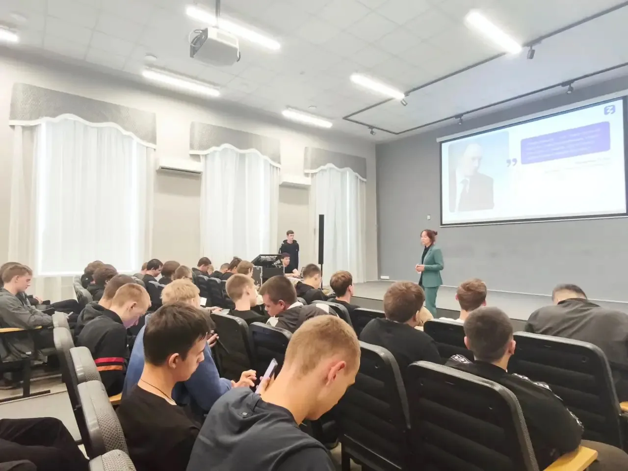 🎓 В Ульяновском авиационном колледже имени П.В. Дементьева провела лекцию Российского общества «Зна