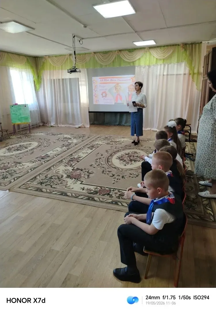 Сегодня ученики 2 класса были приглашены в детский сад "Огонёк" на праздник День детски...