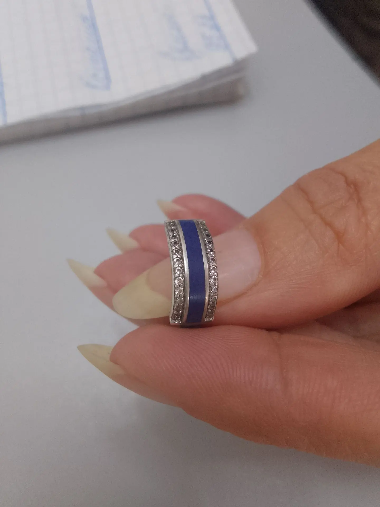 Найдена серьга. Находится в магазине "Мясной цех" .