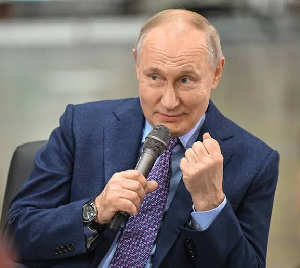 Трамп заявил, что у него на ближайшее время запланирован телефонный разговор с Владимир...