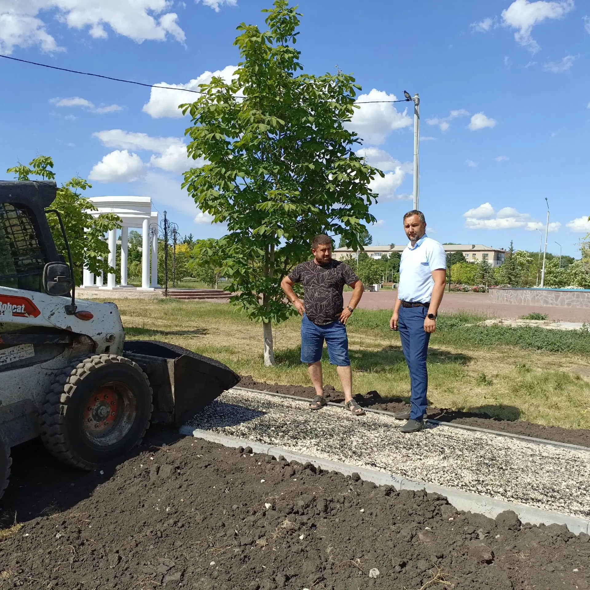 В нашем парке активно ведутся работы по укладке асфальтового покрытия. Подрядная организация, ответс