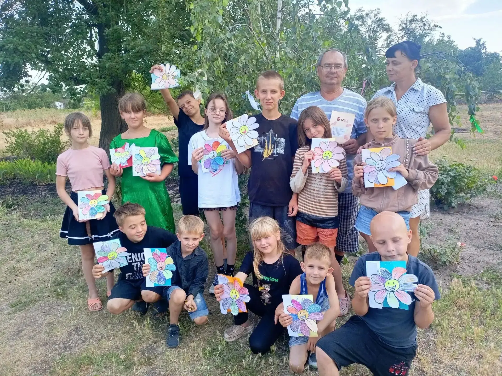 🌅Тёплые открытки своими руками: в Весёловском сельском клубе отметили День семьи

В Весёловском сел