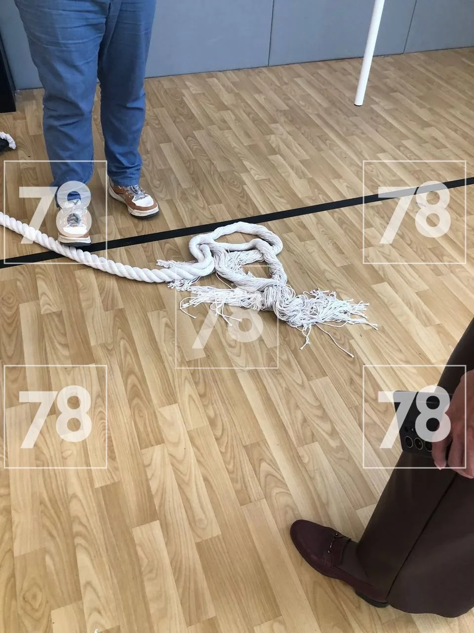 ‼️Следователи выяснили: ребёнок упал с высоты в IT-лицее из-за некачественного каната
