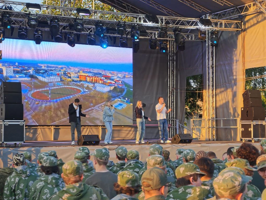 В военно-патриотическом центре «Армата» города Новый Оскол состоялась концертная програ...