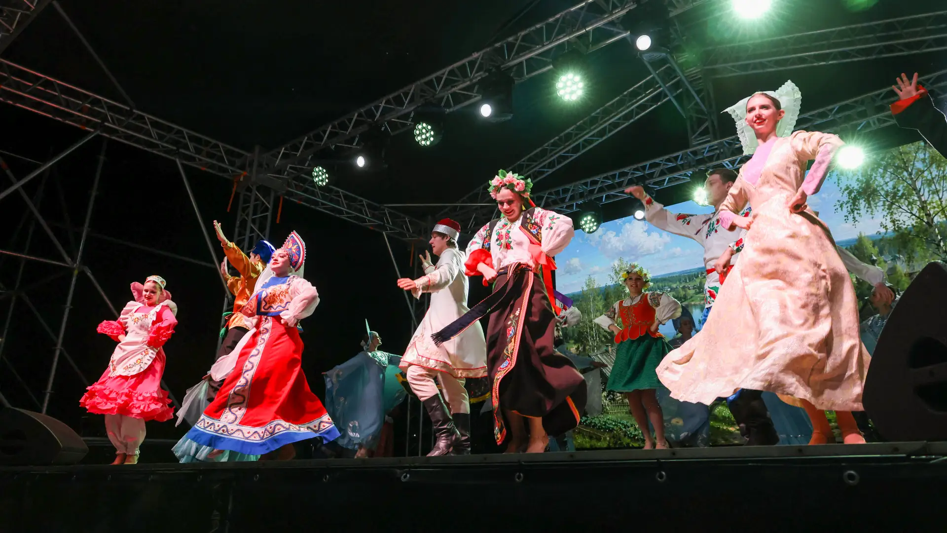 Наши артисты — на Всероссийской сцене наставничества 🎤💃

Расскажем о событии, которое случилось на