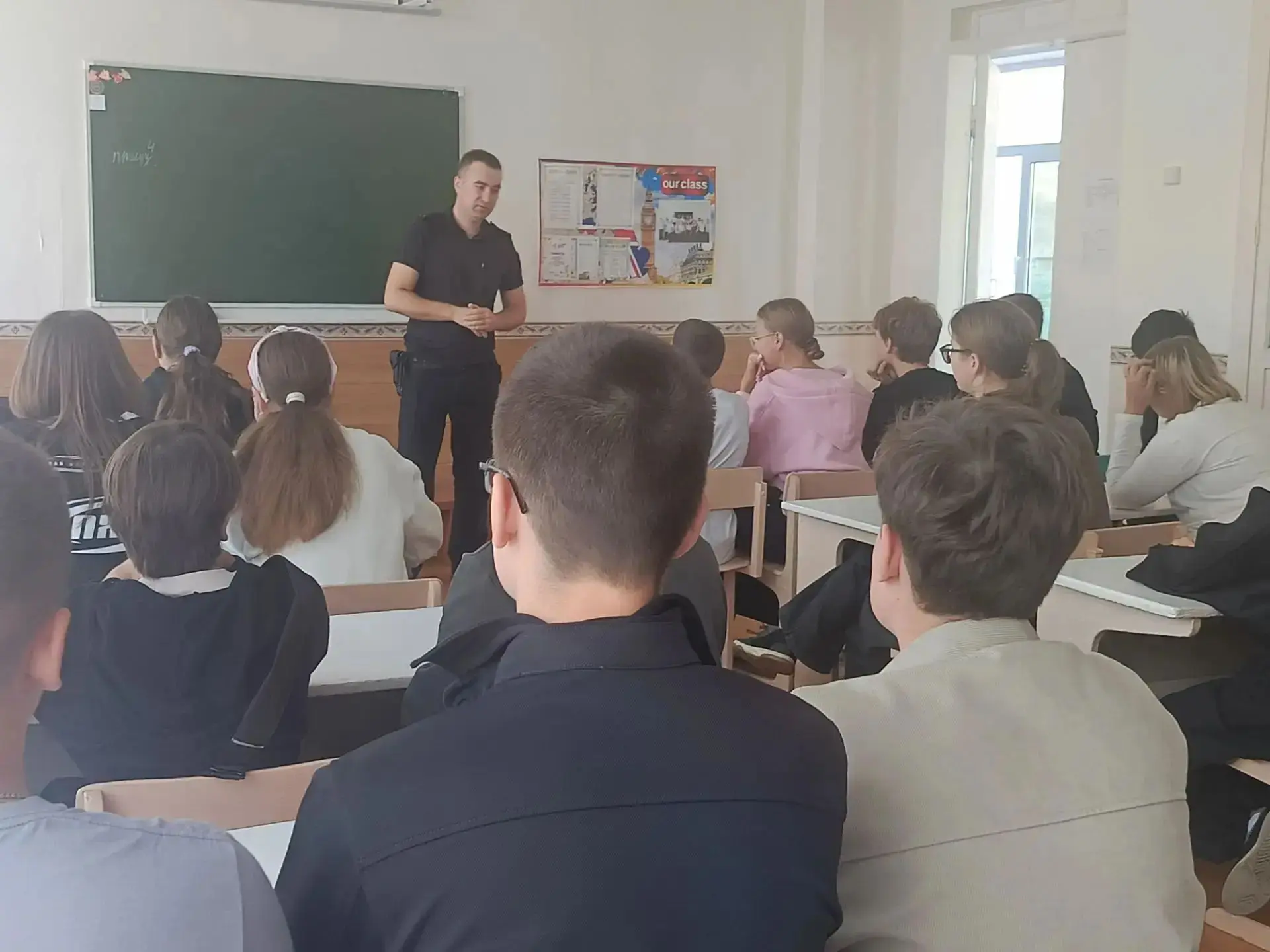 В рамках месячника безопасности с учащимися старших классов в нашей школе прошла профил...