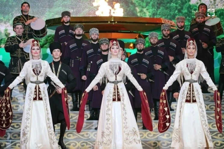 Рубрика Народы России 🇷🇺

Чеченцы — один из крупнейших коренных народов России и наиболее многочис