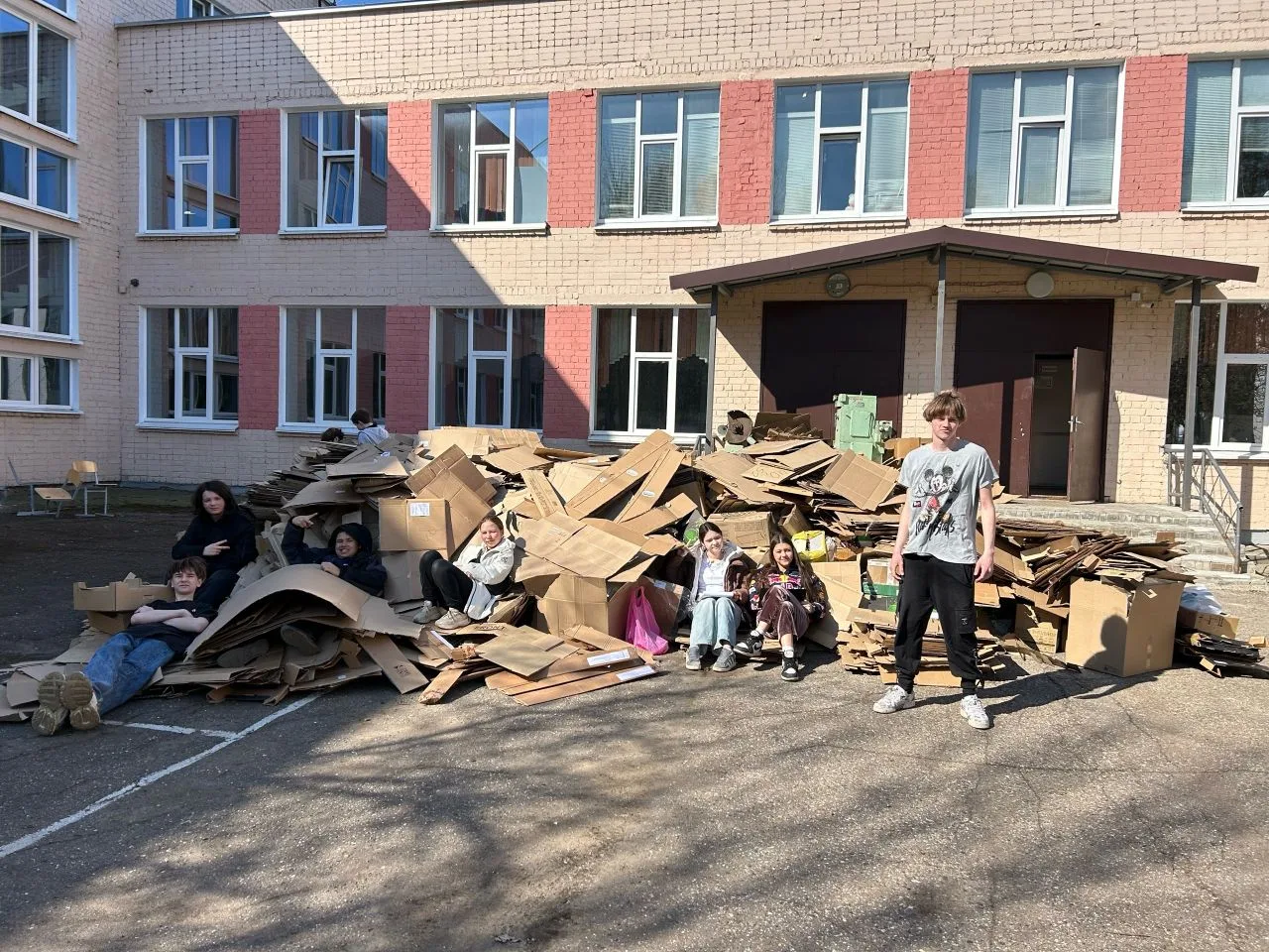 Весенний сбор макулатуры. Поработали на славу.